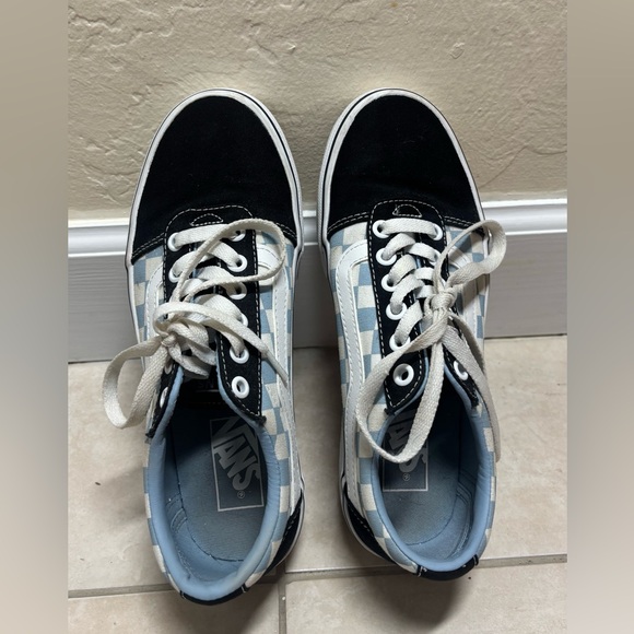 Vans Black and White Sneakers Iconic Style Durable Build - Picture 3 of 7